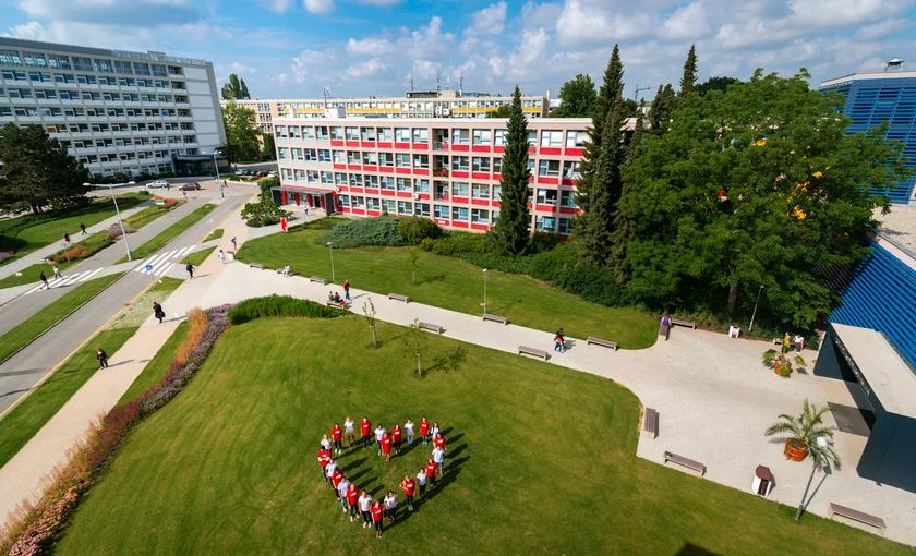 Çexiyada Təhsil 2026 – Universitetlər, Təhsil Haqqı, Qəbul Şərtləri və Tələbə Vizası